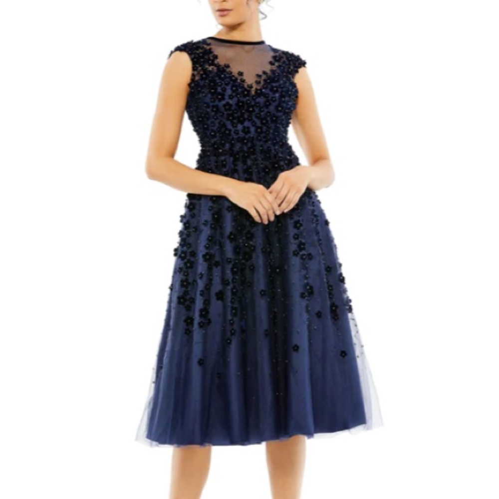 NWOT Mac Duggal 3D floral appliqué a line cocktail midi
